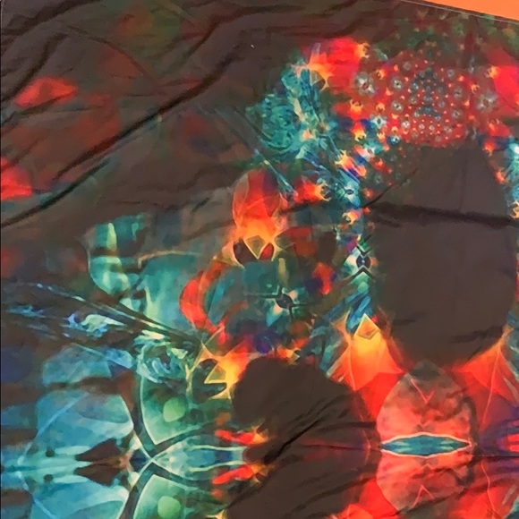 Tie Dye Skull Tapestry - Picture 4 of 5